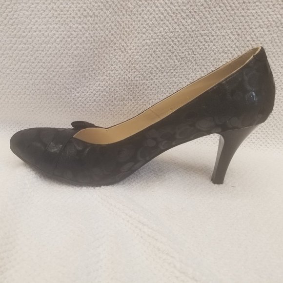 Basic black all leather pump. - Picture 3 of 7